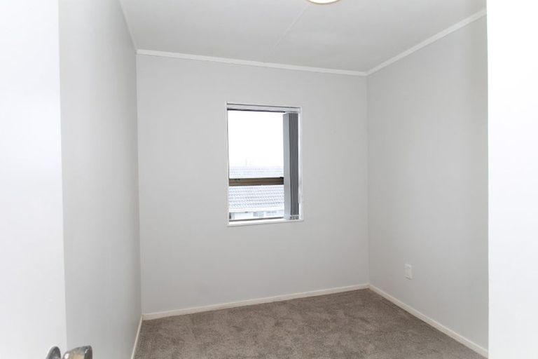 Photo of property in 43 Goodwood Drive, Goodwood Heights, Auckland, 2105