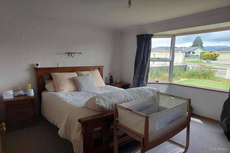 Photo of property in 19 Timaru Road, Waimate, 7924