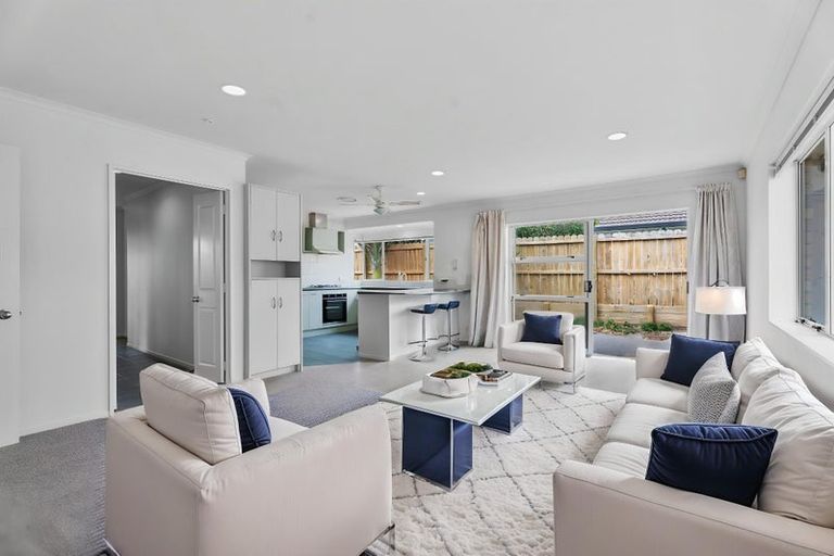 Photo of property in 8 Hagen Close, Golflands, Auckland, 2013