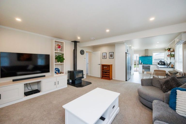 Photo of property in 42 Peters Avenue, Cloverlea, Palmerston North, 4412