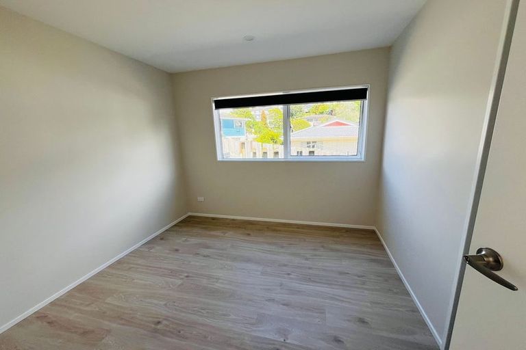 Photo of property in 28a Halberg Street, Glenfield, Auckland, 0629