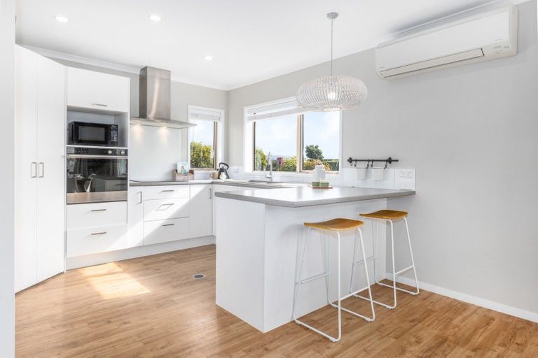 Photo of property in 122 Endeavour Drive, Whitby, Porirua, 5024