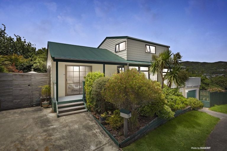 Photo of property in 48 Percy Dyett Drive, Karori, Wellington, 6012