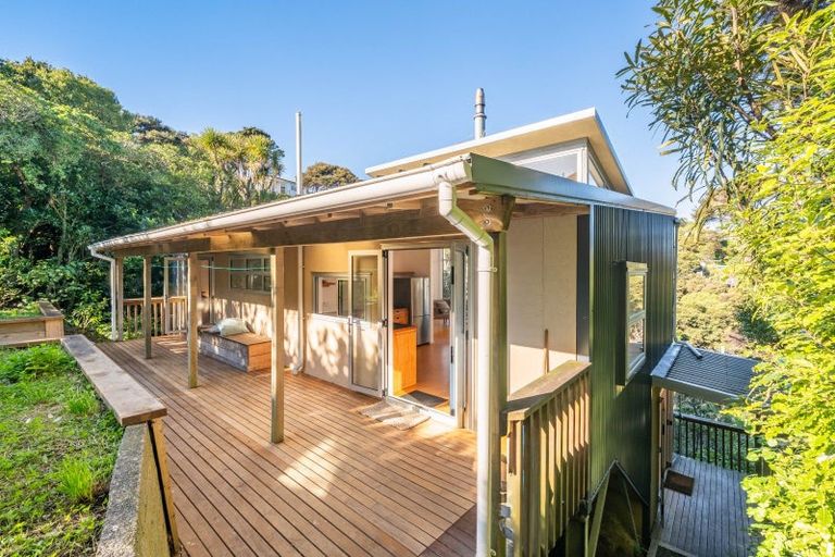 Photo of property in 100 Motuhara Road, Plimmerton, Porirua, 5026