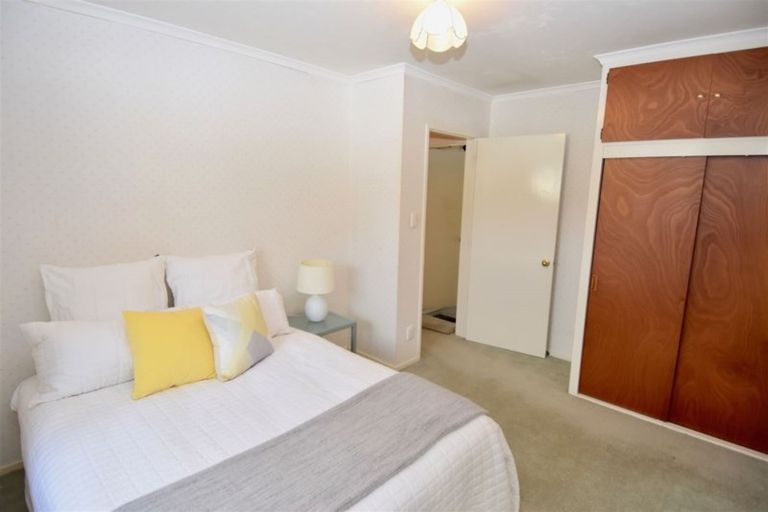 Photo of property in 2/1 Thorrington Road, Cashmere, Christchurch, 8022