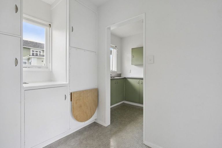 Photo of property in Bryon Court Flats, 25 Apuka Street, Brooklyn, Wellington, 6021