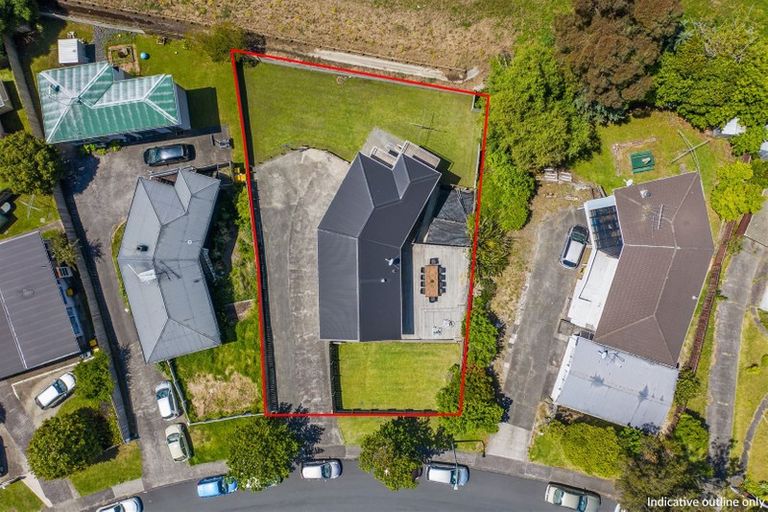 Photo of property in 15 Totaravale Drive, Totara Vale, Auckland, 0629