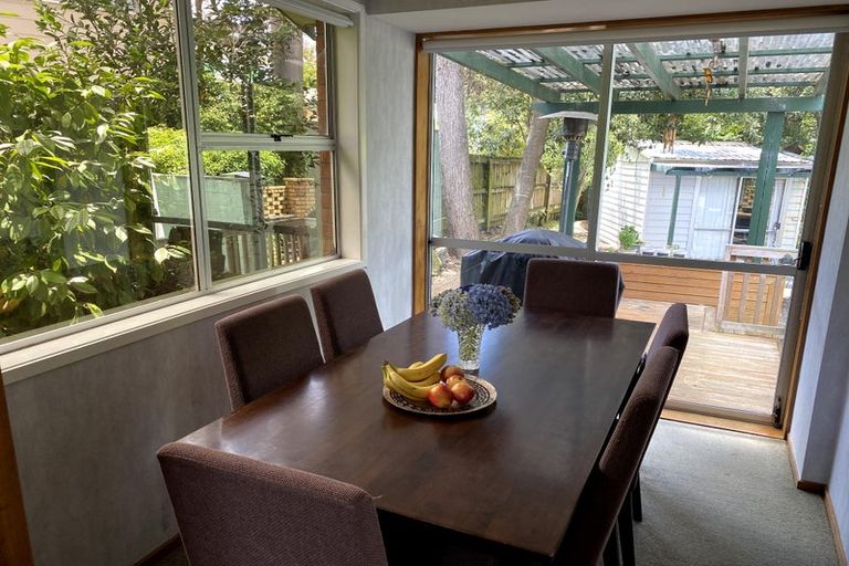 Photo of property in 44 Easton Park Parade, Glenfield, Auckland, 0629