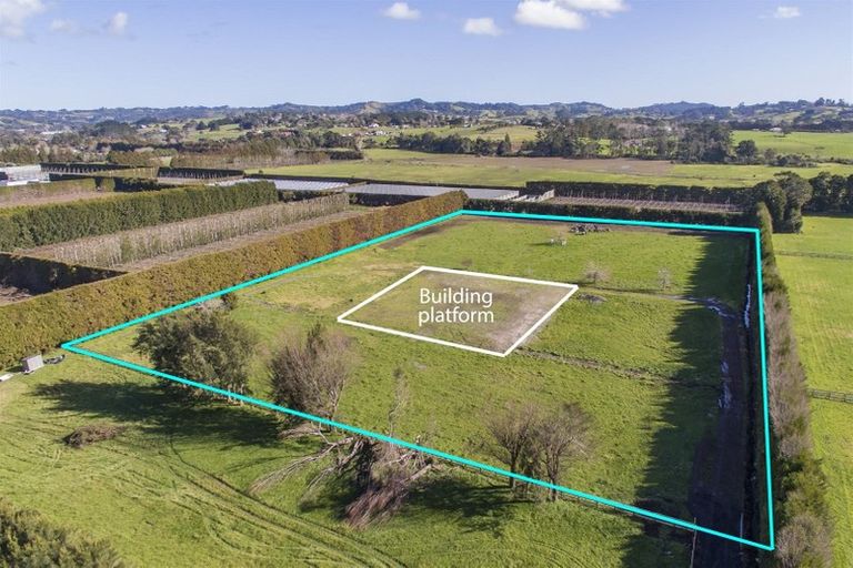 Photo of property in 138 Taupaki Road, Taupaki, 0782