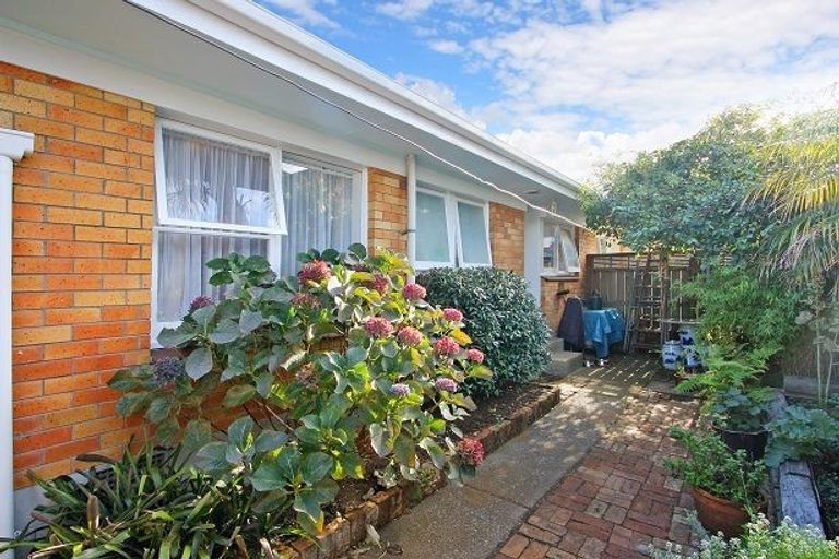 Photo of property in 1/9 Devon Road, Bucklands Beach, Auckland, 2012