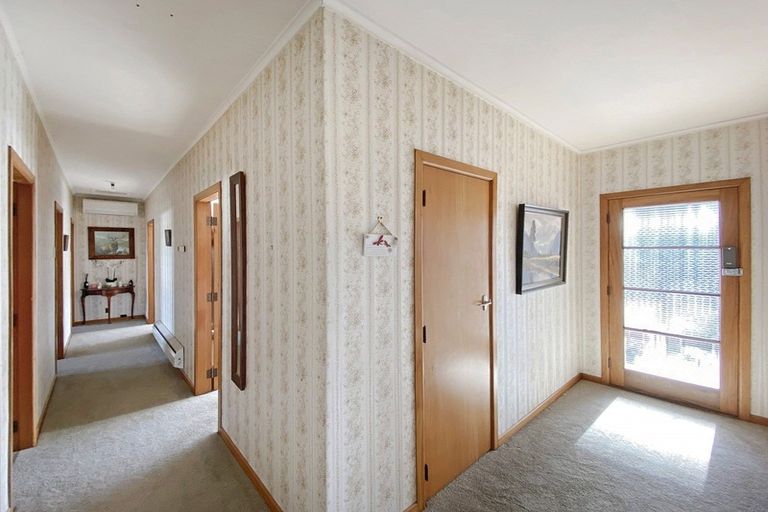 Photo of property in 8 Feltham Street, Hunterville, 4730