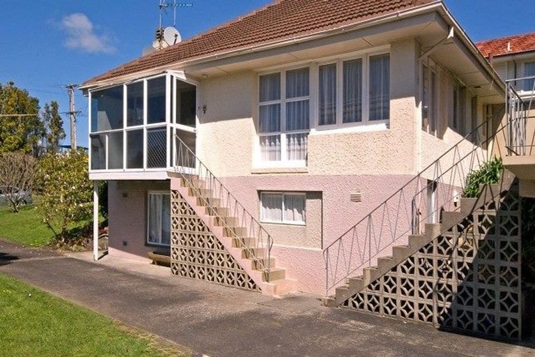 Photo of property in 1/20 Parkhill Road, Mellons Bay, Auckland, 2014