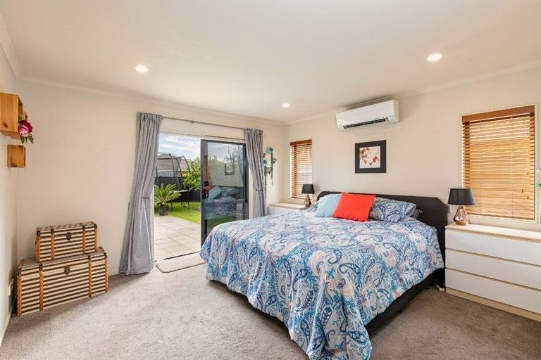 Photo of property in 17 Aberdeen Crescent, Wattle Downs, Auckland, 2103