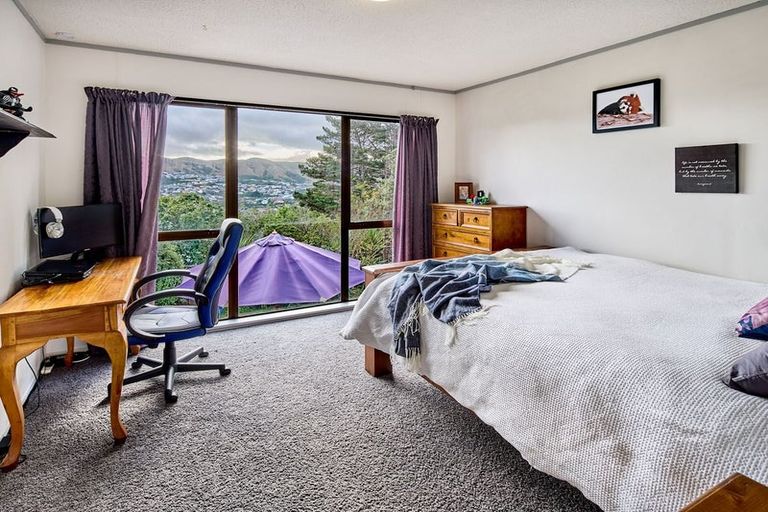 Photo of property in 6 Tortola Crescent, Grenada Village, Wellington, 6037