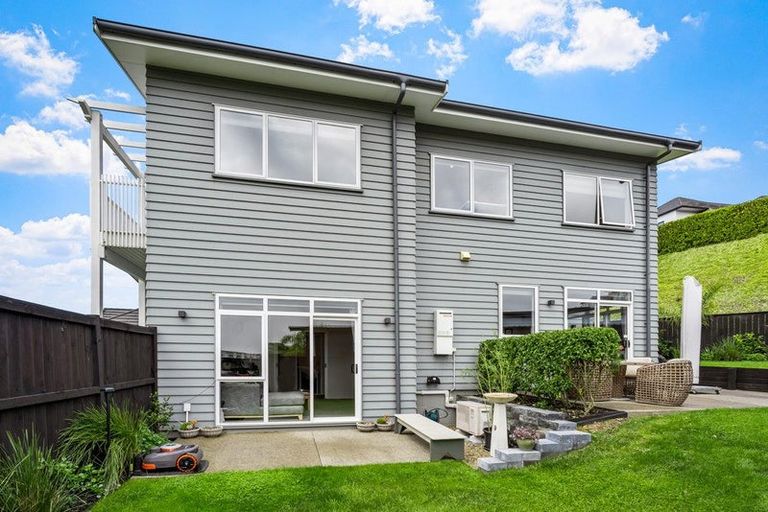 Photo of property in 92 Arran Point Parade, Orewa, 0931