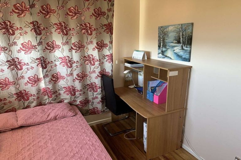 Photo of property in 1/166 Onewa Road, Northcote, Auckland, 0627