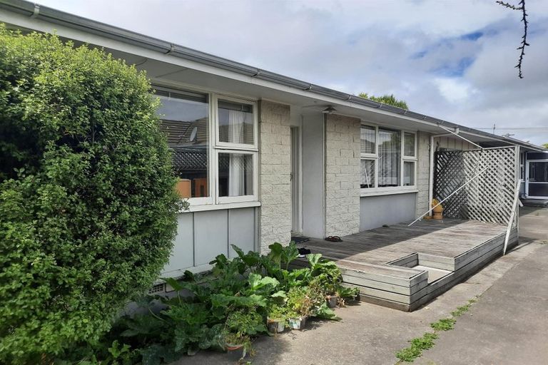 Photo of property in 2/5 Daniels Road, Redwood, Christchurch, 8051