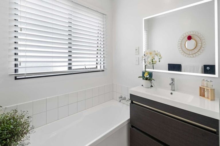 Photo of property in 1 Stonebridge Park Drive, Holdens Bay, Rotorua, 3010