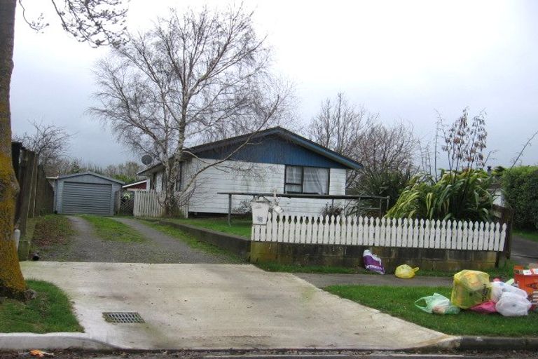 Photo of property in 4 Bryce Place, Kelvin Grove, Palmerston North, 4414