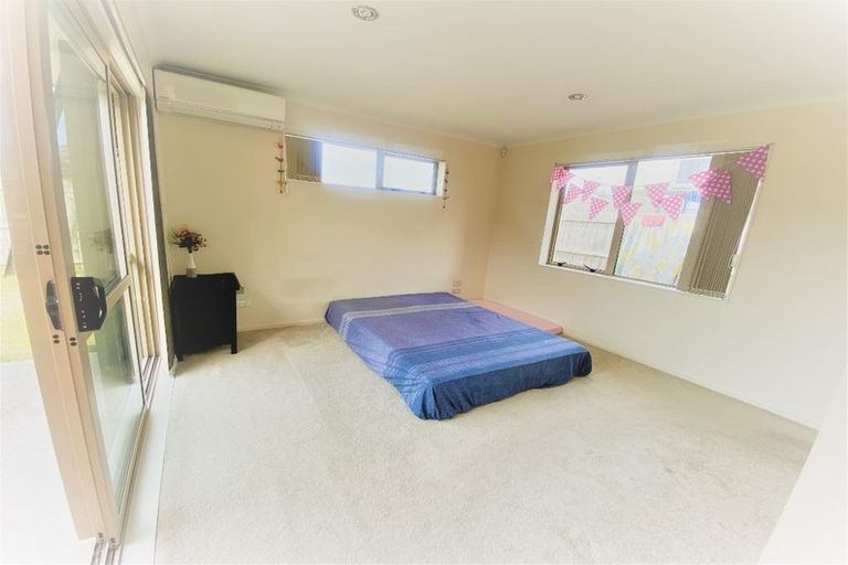 Photo of property in 106a Simpson Road, Henderson Valley, Auckland, 0614
