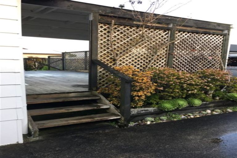 Photo of property in 2 Silverstone Place, Henderson, Auckland, 0612