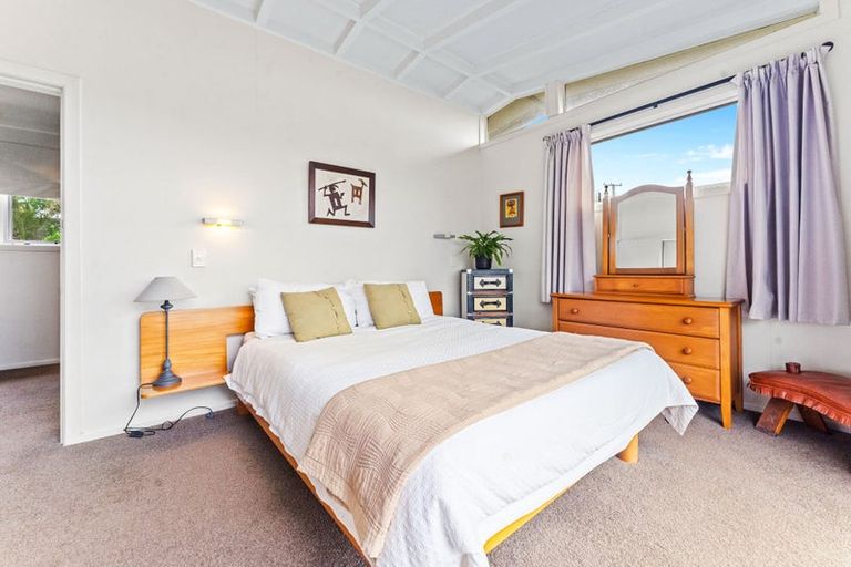 Photo of property in 6 Sea View Road, Leigh, 0985