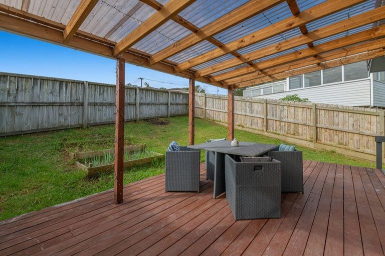 Photo of property in 1/4 Clare Place, Glenfield, Auckland, 0629