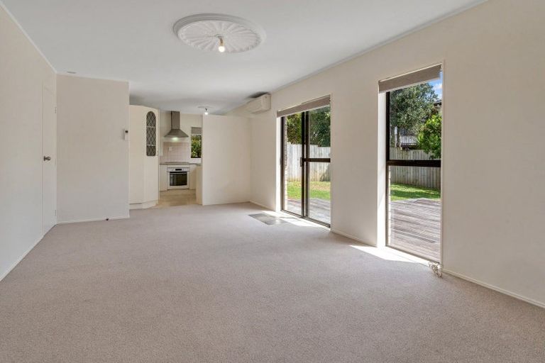 Photo of property in 2/125 Pigeon Mountain Road, Half Moon Bay, Auckland, 2012