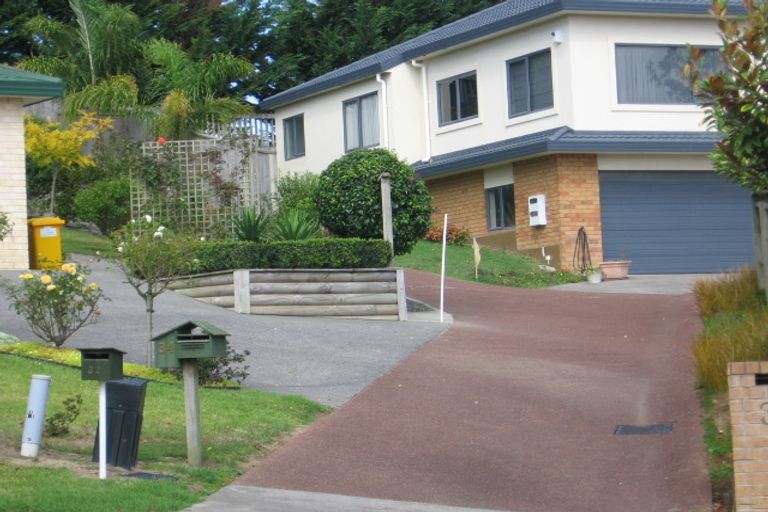 Photo of property in 34 Margaret Henry Crescent, Oteha, Auckland, 0632