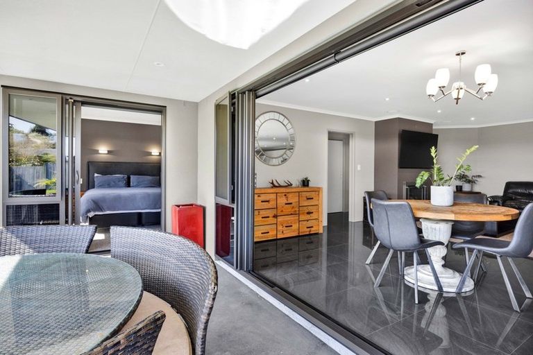 Photo of property in 5 Te Arakete Place, Hurworth, New Plymouth, 4310