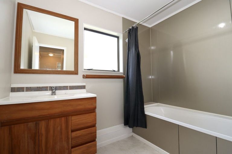 Photo of property in 1/5 Rosca Lane, Sunnyhills, Auckland, 2010