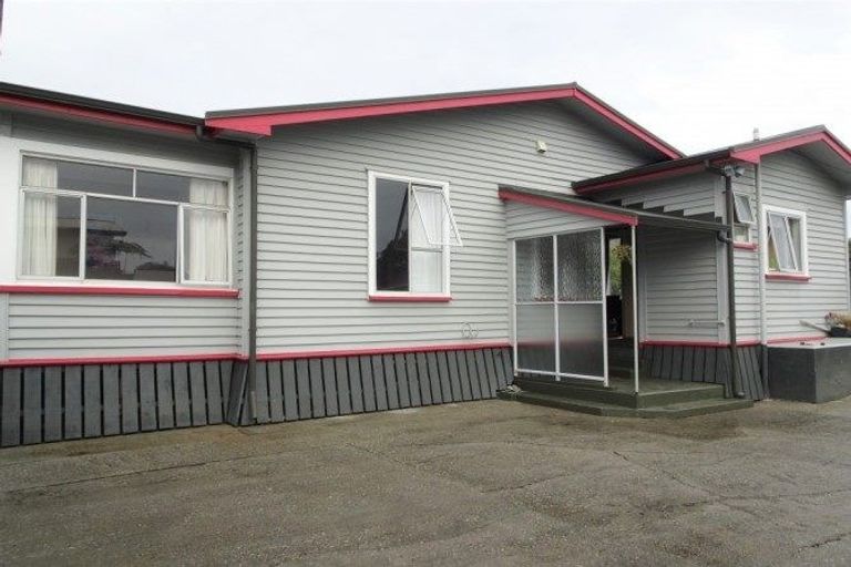 Photo of property in 2 Warburton Street, Karoro, Greymouth, 7805