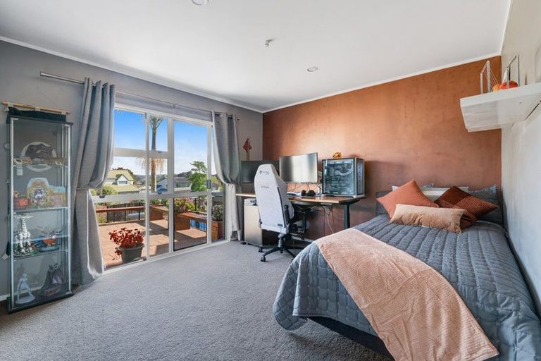 Photo of property in 11 Azure Grove, Unsworth Heights, Auckland, 0632
