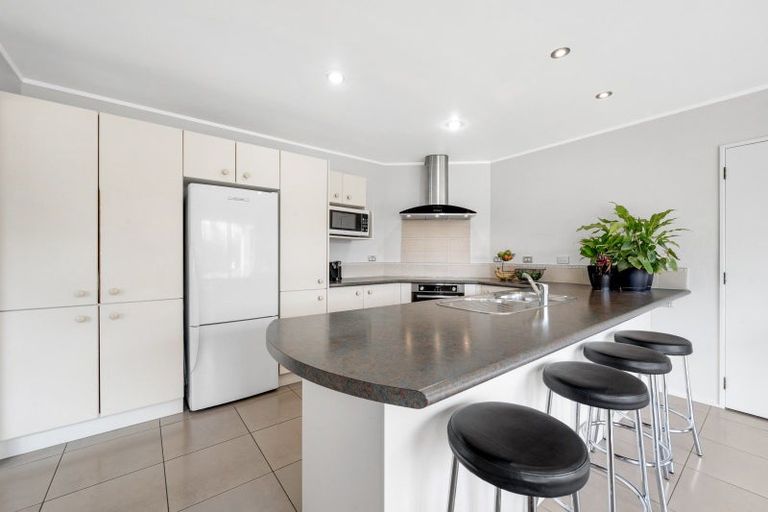 Photo of property in 18 Matterhorn Crescent, Northpark, Auckland, 2013