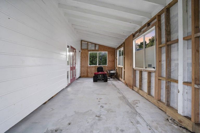 Photo of property in 5 Pohutukawa Road, Whenuapai, Auckland, 0618