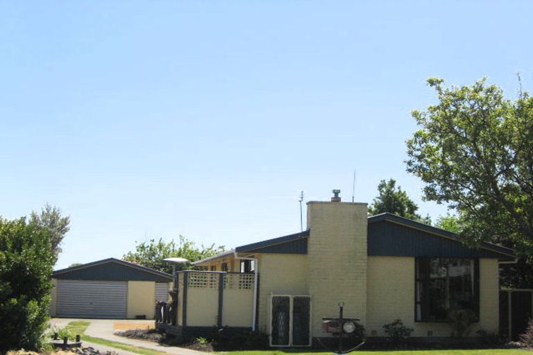 Photo of property in 87 Farquhars Road, Redwood, Christchurch, 8051