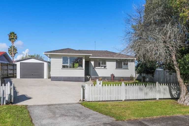 Photo of property in 15 Tyndrum Place, Highland Park, Auckland, 2010