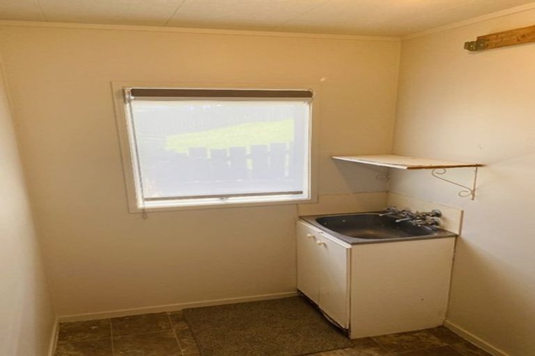 Photo of property in 46 Trias Road, Totara Vale, Auckland, 0629