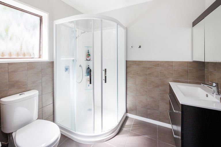 Photo of property in 15 Ashburn Lane, Awapuni, Palmerston North, 4412