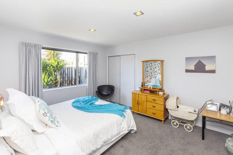 Photo of property in 2 Hemingway Place, Spencerville, Christchurch, 8083