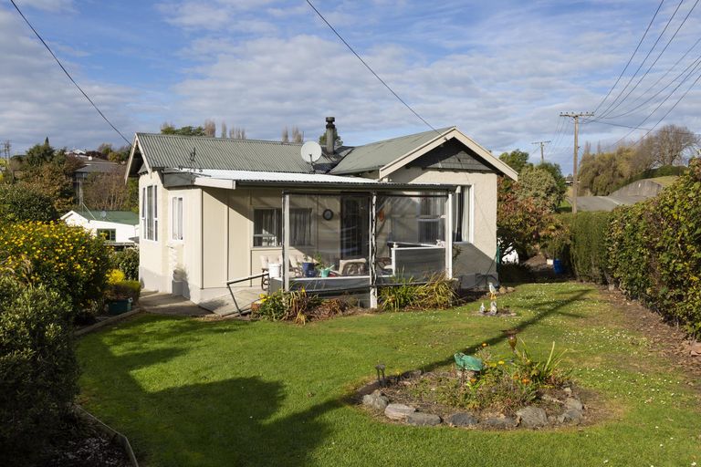 Photo of property in 60 Perth Street, South Hill, Oamaru, 9400