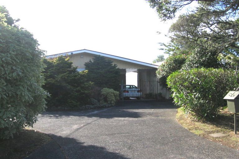 Photo of property in 193 Glenfield Road, Hillcrest, Auckland, 0627