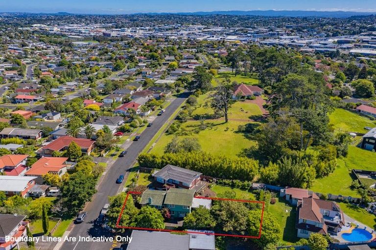 Photo of property in 13 Grenada Avenue, Forrest Hill, Auckland, 0620