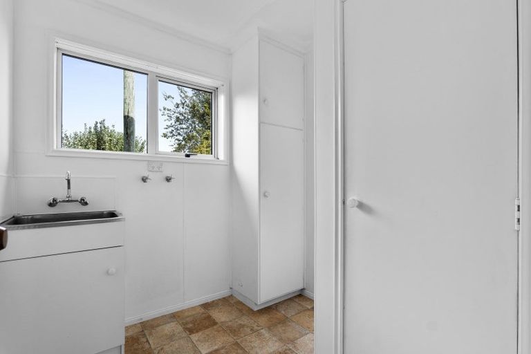 Photo of property in 8 Warren Place, Frankleigh Park, New Plymouth, 4310