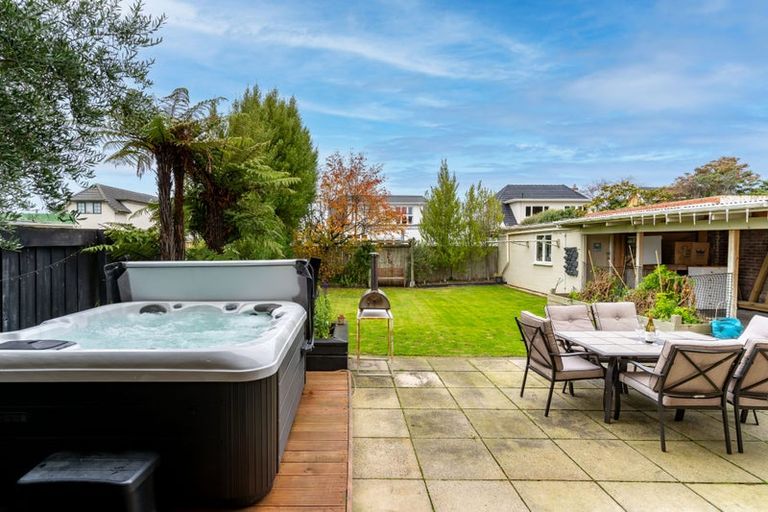 Photo of property in 16 Wycolla Avenue, Saint Clair, Dunedin, 9012