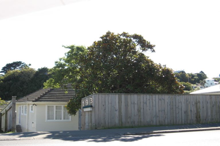 Photo of property in 193 Newlands Road, Newlands, Wellington, 6037