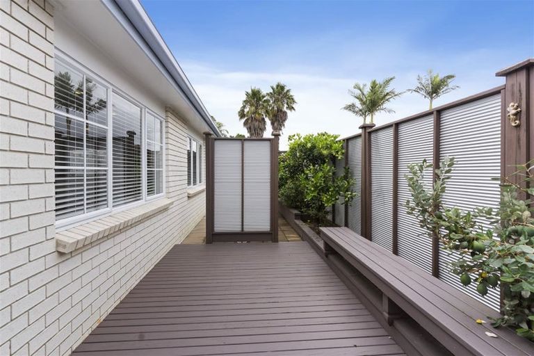 Photo of property in 6 Corta Bella Place, Golflands, Auckland, 2013