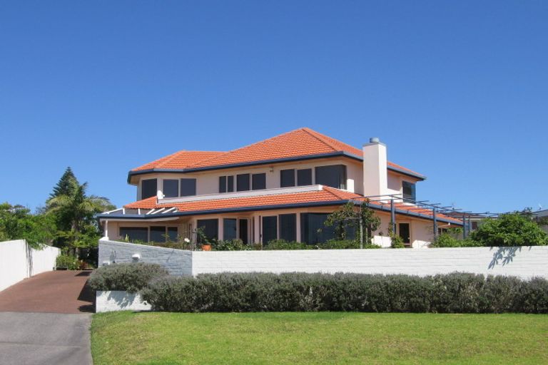 Photo of property in 40 Beach Road, Castor Bay, Auckland, 0620