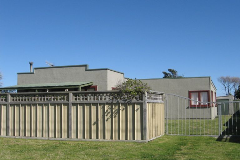 Photo of property in 4 Kauwhata Street, Himatangi Beach, Foxton, 4891