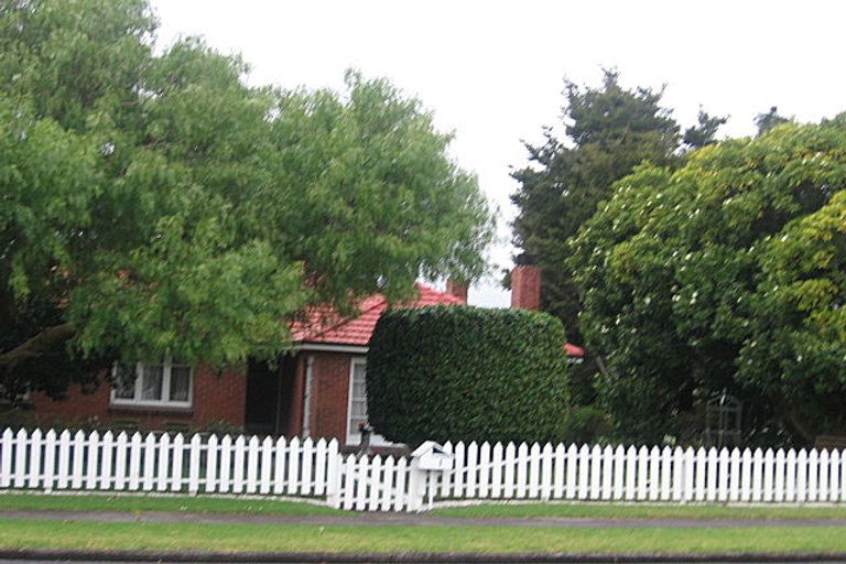 Photo of property in 1 Onslow Road, Papakura, 2110